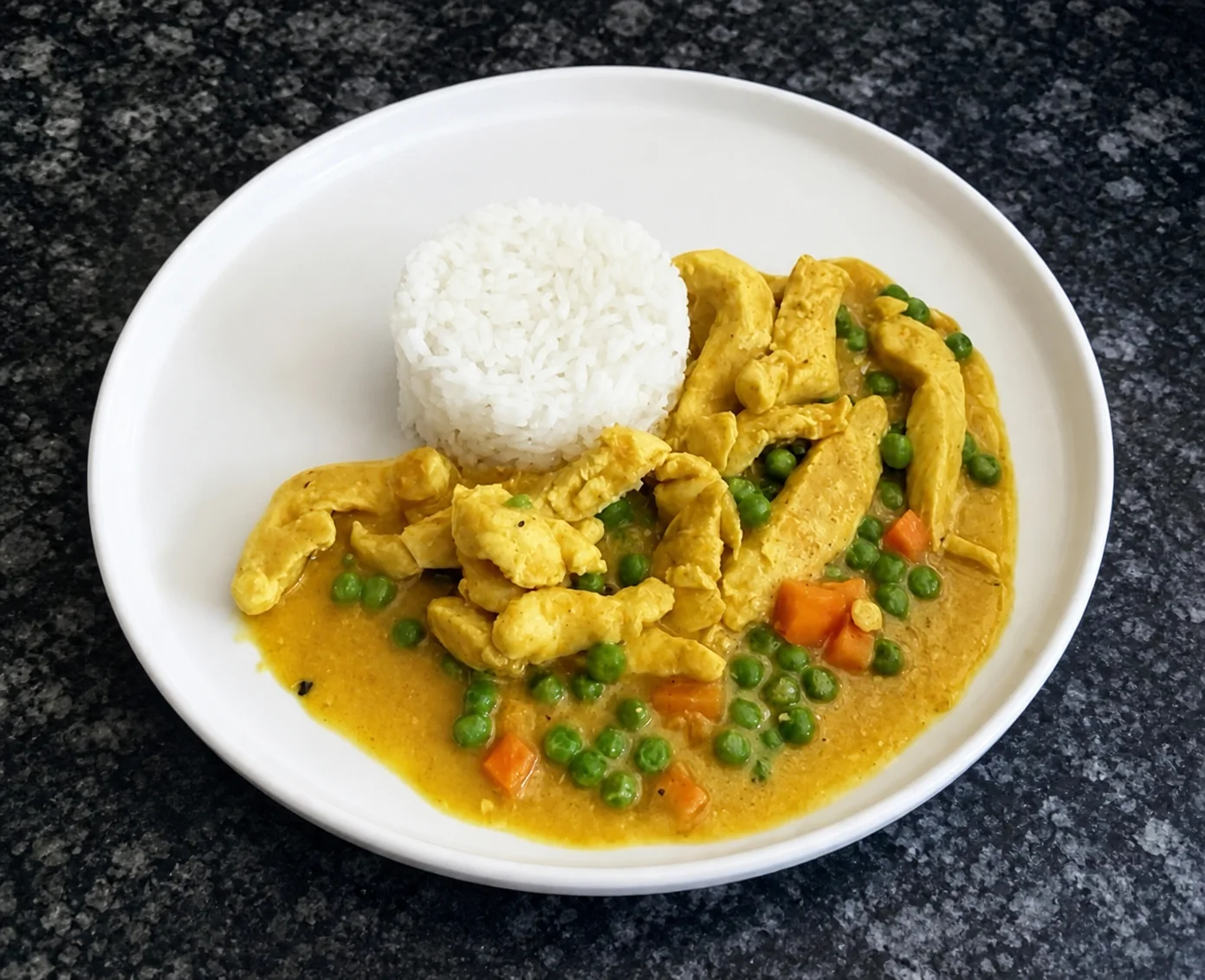 Cremiges Poulet-Curry mit Jasminreis